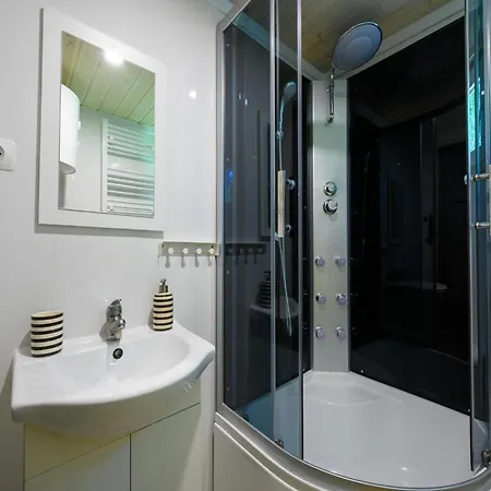 No 2a With Private Jacuzzi Hébergement de vacances *